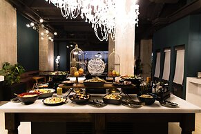 Skylark, Aluma Hotel & Resort