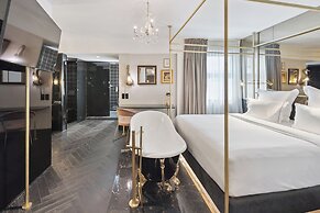 Skylark, Aluma Hotel & Resort