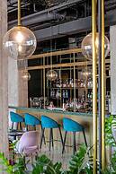 Skylark, Aluma Hotel & Resort