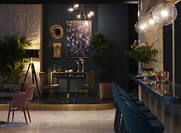 Skylark, Aluma Hotel & Resort