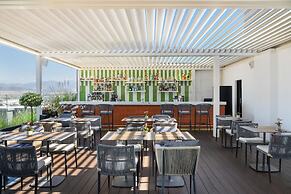 Skylark, Aluma Hotel & Resort