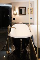 Skylark, Aluma Hotel & Resort