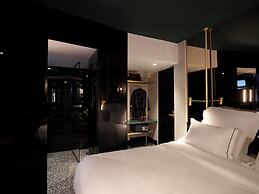 Skylark, Aluma Hotel & Resort