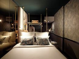 Skylark, Aluma Hotel & Resort