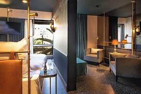 Skylark, Aluma Hotel & Resort