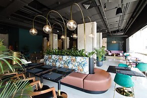 Skylark, Aluma Hotel & Resort