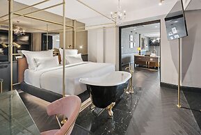 Skylark, Aluma Hotel & Resort