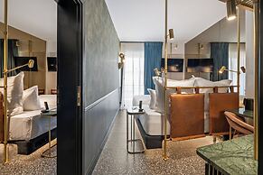 Skylark, Aluma Hotel & Resort