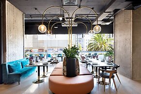 Skylark, Aluma Hotel & Resort