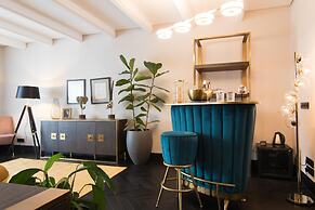 Skylark, Aluma Hotel & Resort