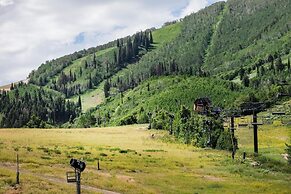 51 Snowflower 2 Bedroom Condo by RedAwning