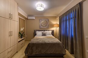 Villa Filoxenia - by the sea - up to 12 guests