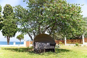 Villa Filoxenia - by the sea - up to 12 guests