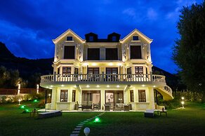 Villa Filoxenia - by the sea - up to 12 guests