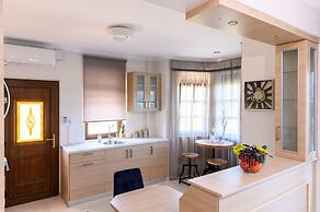 Villa Filoxenia - by the sea - up to 12 guests