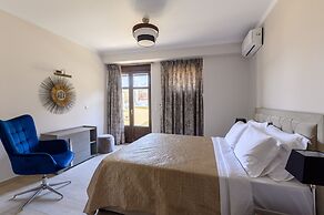 Villa Filoxenia - by the sea - up to 12 guests