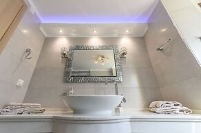 Villa Filoxenia - by the sea - up to 12 guests