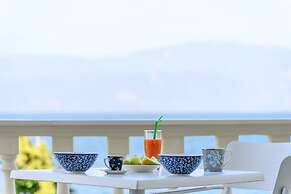 Villa Filoxenia - by the sea - up to 12 guests