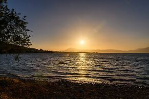 Villa Filoxenia - by the sea - up to 12 guests