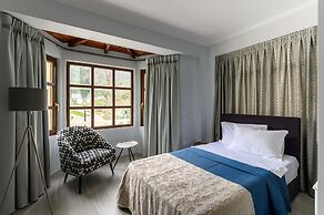 Villa Filoxenia - by the sea - up to 12 guests