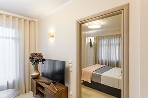 Villa Filoxenia - by the sea - up to 12 guests