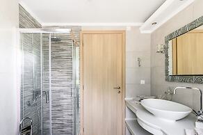 Villa Filoxenia - by the sea - up to 12 guests