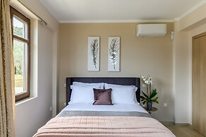 Villa Filoxenia - by the sea - up to 12 guests