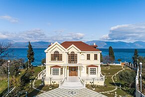 Villa Filoxenia - by the sea - up to 12 guests