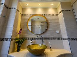 Villa Filoxenia - by the sea - up to 12 guests