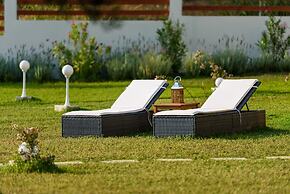 Villa Filoxenia - by the sea - up to 12 guests