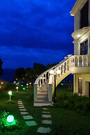 Villa Filoxenia - by the sea - up to 12 guests