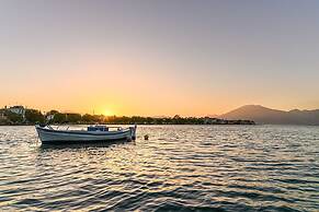 Villa Filoxenia - by the sea - up to 12 guests