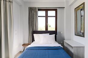 Villa Filoxenia - by the sea - up to 12 guests