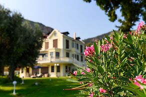 Villa Filoxenia - by the sea - up to 12 guests