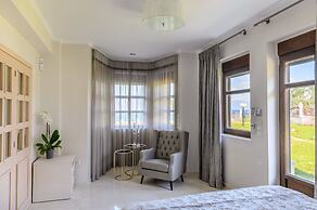 Villa Filoxenia - by the sea - up to 12 guests