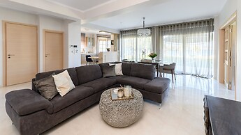 Villa Filoxenia - by the sea - up to 12 guests