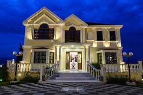 Villa Filoxenia - by the sea - up to 12 guests