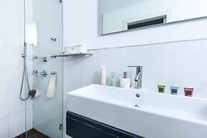 Beautiful Interior with Private Outdoor