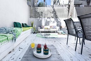 Beautiful Interior with Private Outdoor