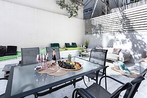 Beautiful Interior with Private Outdoor