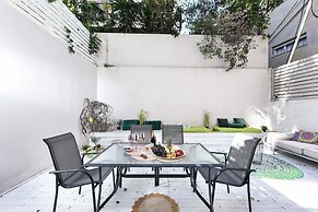 Beautiful Interior with Private Outdoor