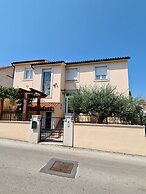 Viktorov Comfortable 2-bed Apartment