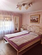 Viktorov Comfortable 2-bed Apartment