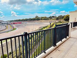 T11 T12 Hotel