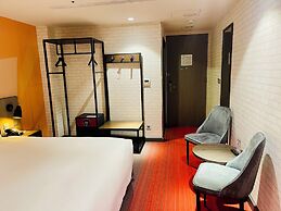 T11 T12 Hotel
