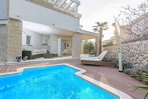 Luxury Villa White Rose with the Pool