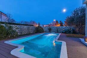 Luxury Villa White Rose with the Pool