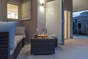 Luxury Villa White Rose with the Pool