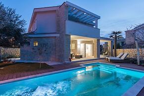 Luxury Villa White Rose with the Pool