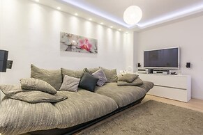Luxury Villa White Rose with the Pool